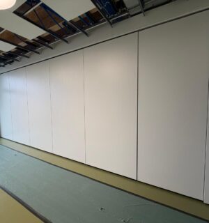 réalisation d'une cloison pour le collège de Rionzi